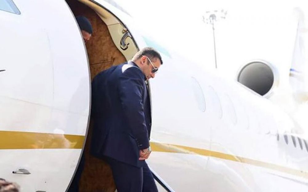Salman Khan takes a break from Sultan to visit college and fly a plane in Gondia Salman Khan takes a break from Sultan to visit college and fly a plane in Gondia
