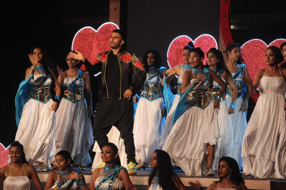 Ranveer Singh rehearses for his performance at an award show Ranveer Singh rehearses for his performance at an award show