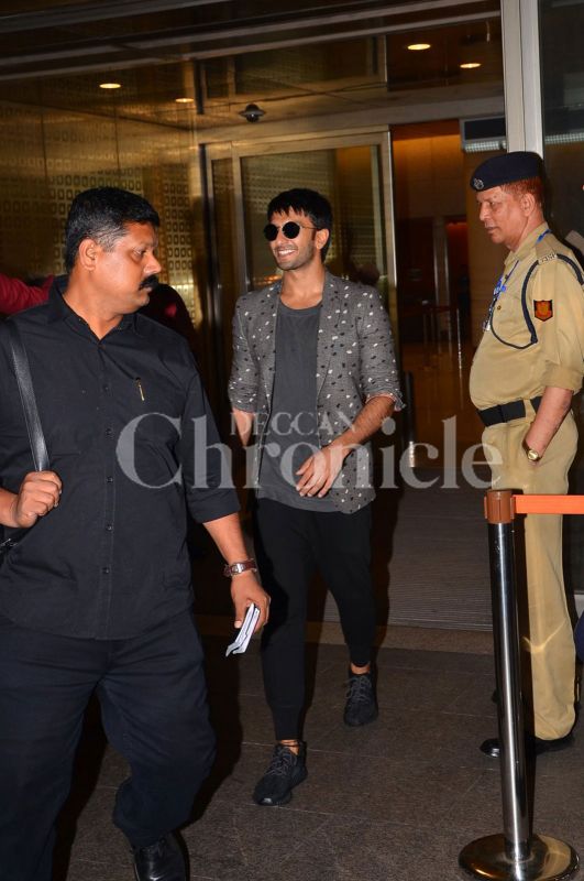Salman Khan and Ranveer Singh return home from Dubai Salman Khan and Ranveer Singh return home from Dubai
