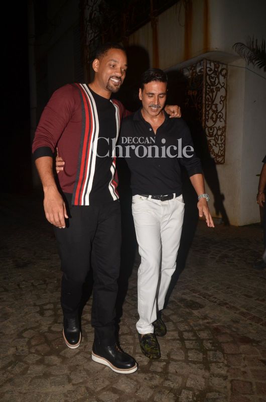 B-Town pours in to celebrate Akshays Rustom success with Will Smith B-Town pours in to celebrate Akshays Rustom success with Will Smith