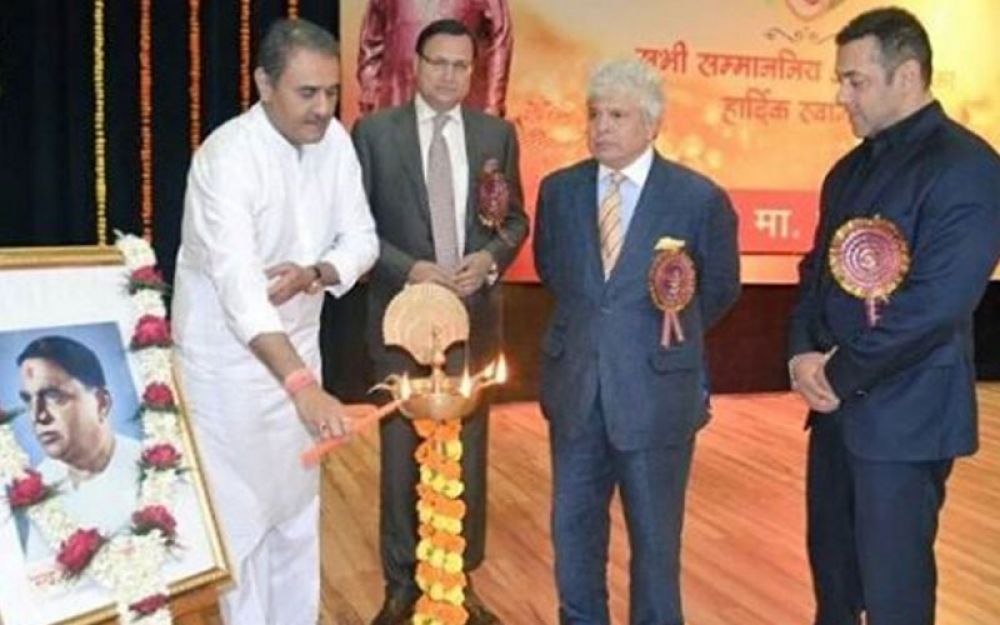 Salman Khan takes a break from Sultan to visit college and fly a plane in Gondia Salman Khan takes a break from Sultan to visit college and fly a plane in Gondia