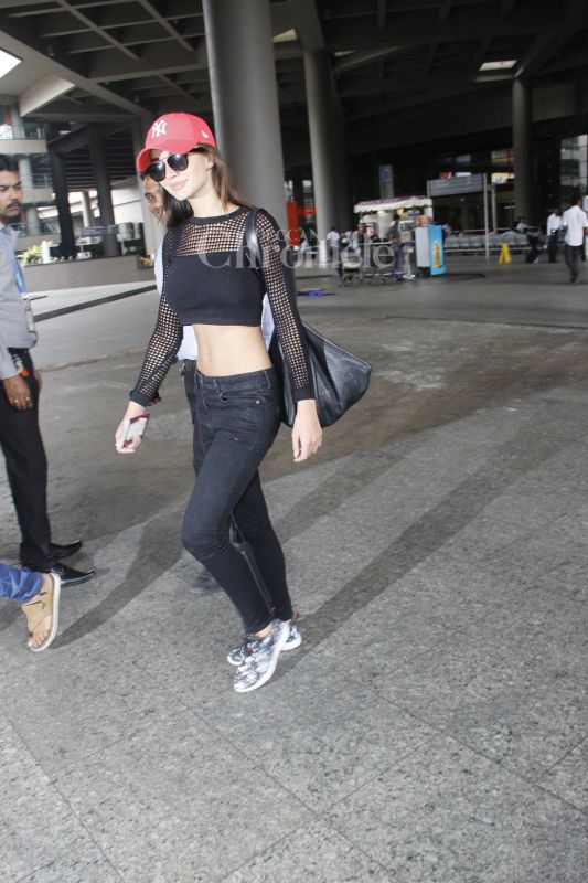 Kangana, Neha, Amy and other celebs spotted at the airport Kangana, Neha, Amy and other celebs spotted at the airport