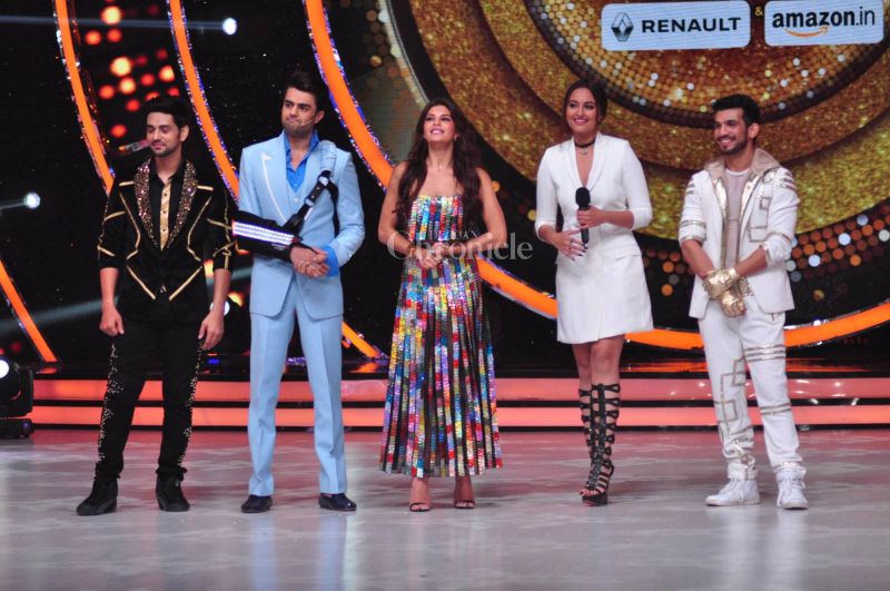 Sonakshi Sinha promotes Akira in Jhalak Dikhla Jaa Sonakshi Sinha promotes Akira in Jhalak Dikhla Jaa