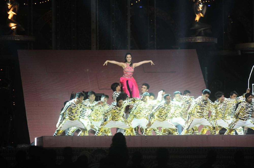 Varun Dhawan and Shraddha Kapoor to recreate ABCD2 magic at award show Varun Dhawan and Shraddha Kapoor to recreate ABCD2 magic at award show