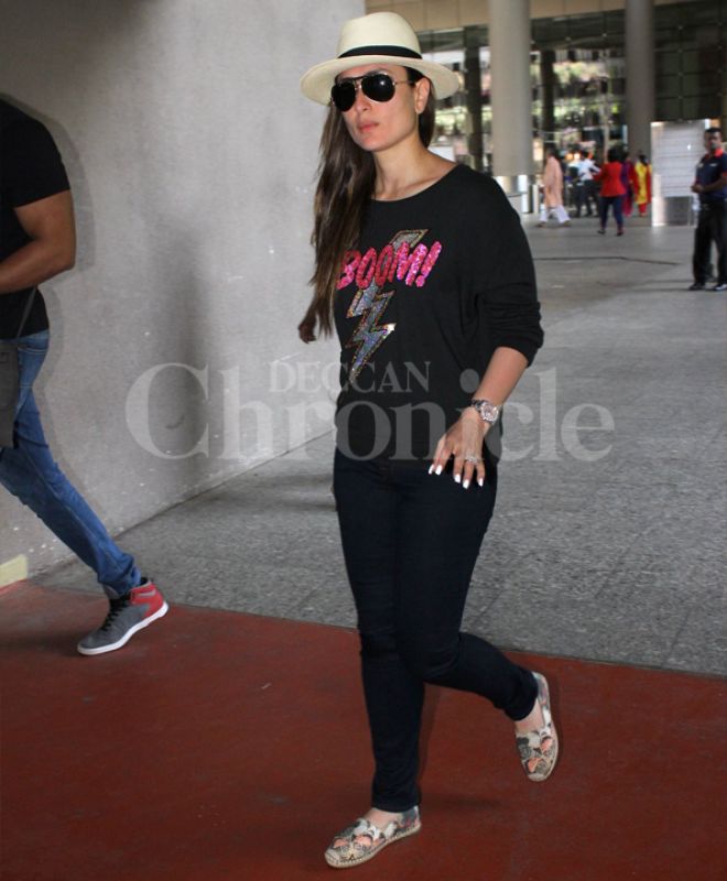 Kareena, Akshay, Twinkle and Soha spotted at the Mumbai airport