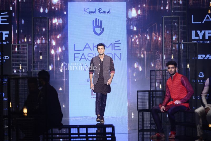 Kapoor cousins and Deepika sizzle at the LFW finale