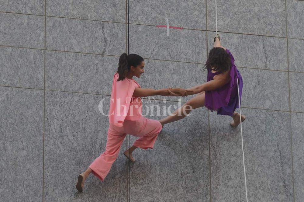Shraddha Kapoor rappels down from a high rise Shraddha Kapoor rappels down from a high rise