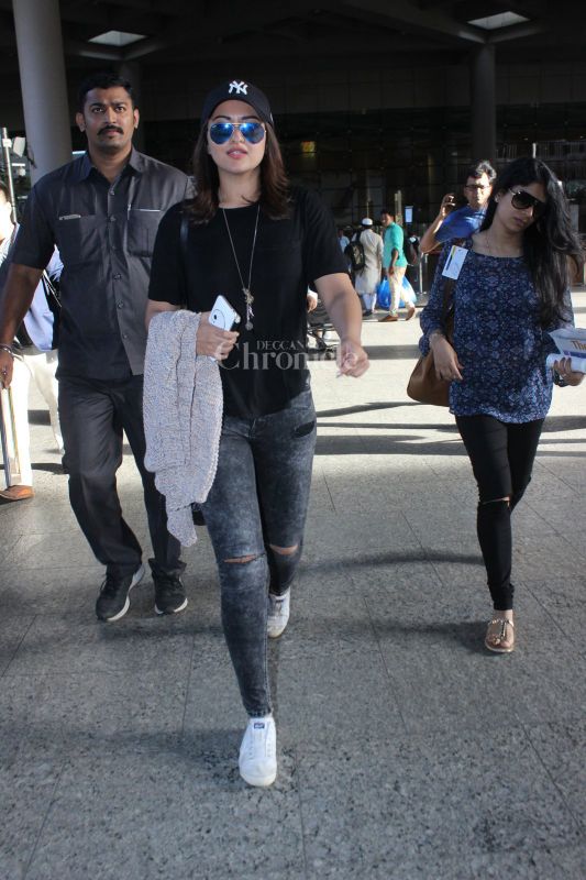 Sonakshi Sinha and Yami Gautam don casual look at the airport