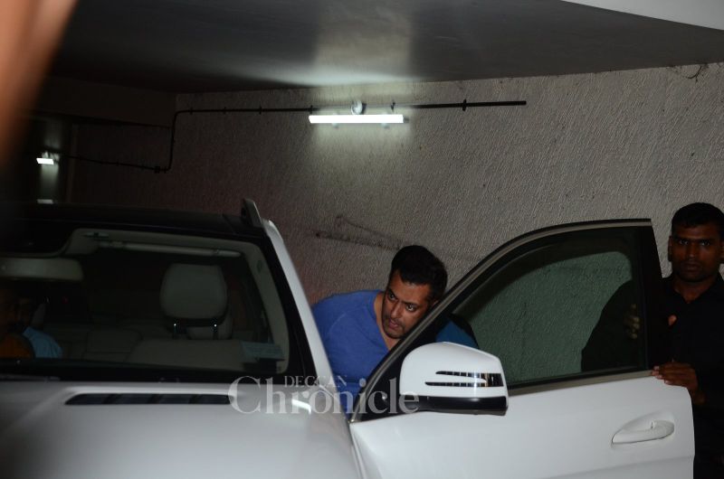 Snapped: Salman Khan not in the mood for papz as he heads out with family Snapped: Salman Khan not in the mood for papz as he heads out with family