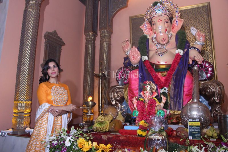 Vivek Oberoi, Rishi Kapoor, Dimple Kapadia bid farewell to Lord Ganesha