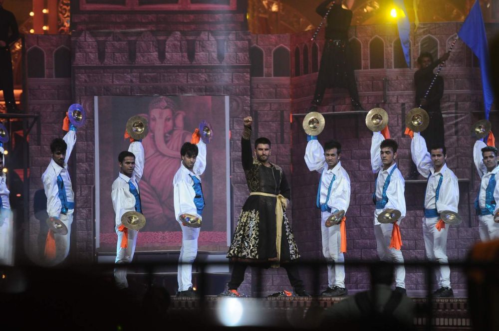 Ranveer Singh rehearses for his performance at an award show Ranveer Singh rehearses for his performance at an award show