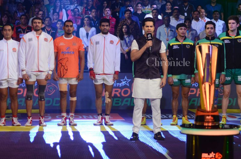 Varun Dhawan and Jacqueline Fernandez take their Dishoom to Pro Kabaddi