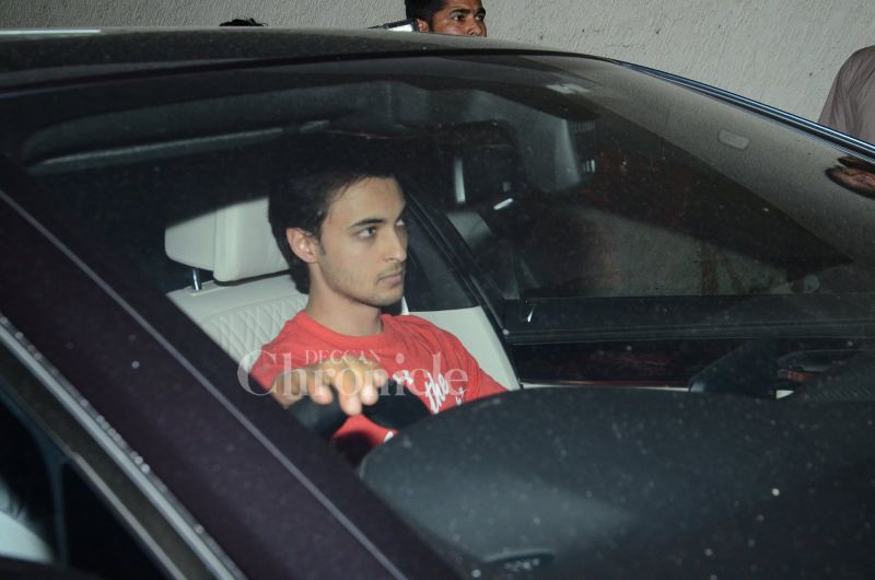 Snapped: Salman Khan not in the mood for papz as he heads out with family Snapped: Salman Khan not in the mood for papz as he heads out with family