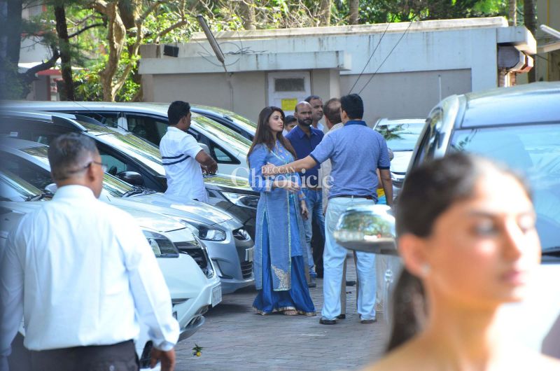Celebs pay Salman Khans Ganpati a visit to seek blessings Celebs pay Salman Khans Ganpati a visit to seek blessings