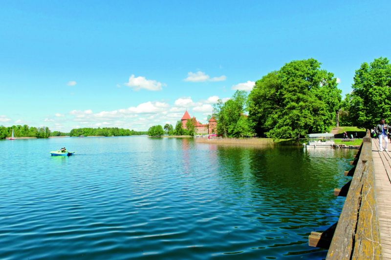 Bridge over lake Galve that takes you across to Trakai Island Castle ne Vilnius
