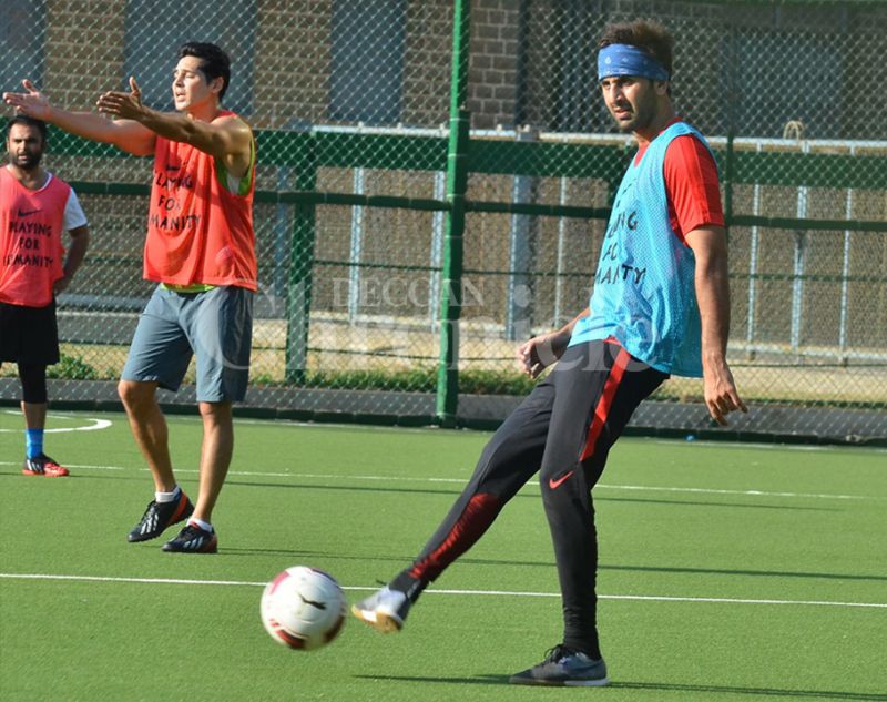 Ranbir Kapoor enjoys a game of soccer; Rishi-Neetu head out for movie