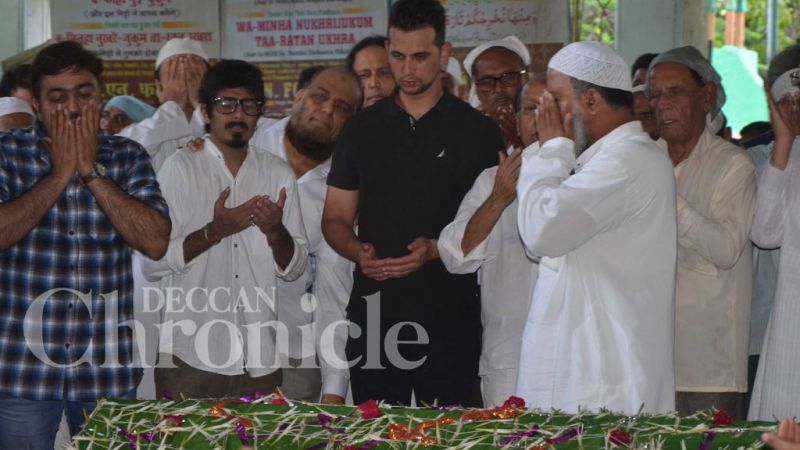 Razak Khan laid to rest in solemn ceremony Razak Khan laid to rest in solemn ceremony