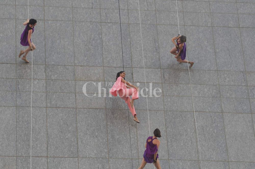 Shraddha Kapoor rappels down from a high rise Shraddha Kapoor rappels down from a high rise