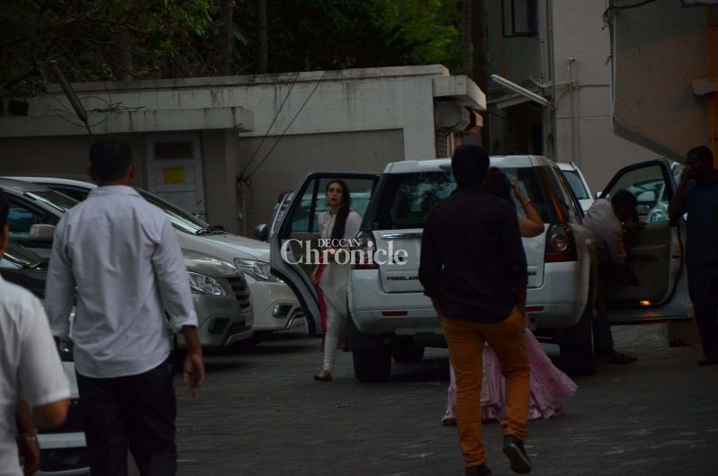 Celebs pay Salman Khans Ganpati a visit to seek blessings Celebs pay Salman Khans Ganpati a visit to seek blessings