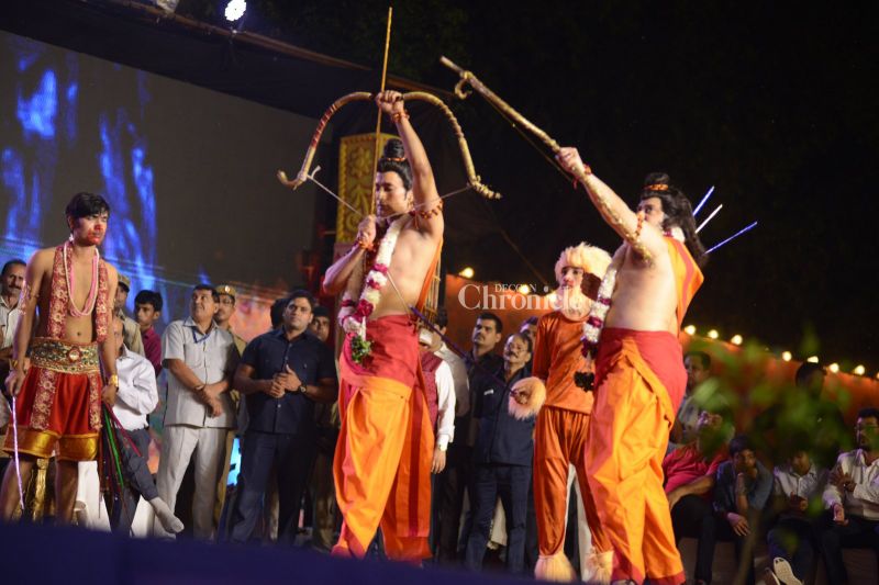 Ajay Devgn celebrates Dussehra in Delhi with Arvind Kejriwal