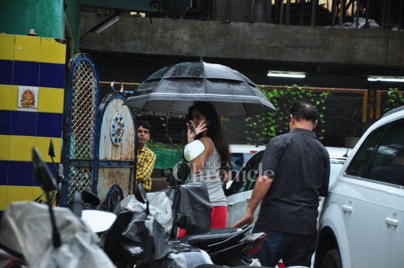 From dawn to dusk: Katrina, Parineeti step out after a rigorous schedule From dawn to dusk: Katrina, Parineeti step out after a rigorous schedule