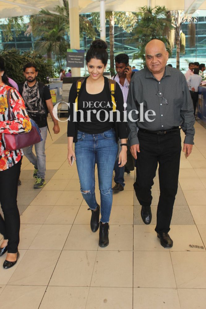 Abhishek, Aishwarya, Aaradhya, Saif and others snapped at Mumbai airport