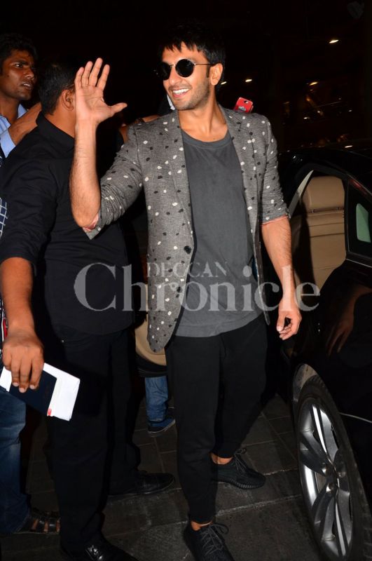 Salman Khan and Ranveer Singh return home from Dubai Salman Khan and Ranveer Singh return home from Dubai