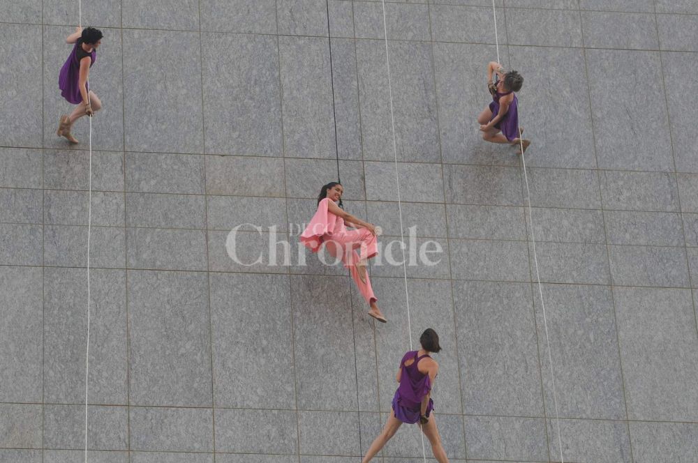 Shraddha Kapoor rappels down from a high rise Shraddha Kapoor rappels down from a high rise