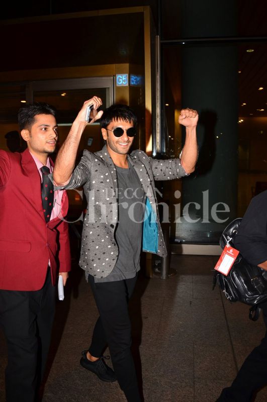 Salman Khan and Ranveer Singh return home from Dubai Salman Khan and Ranveer Singh return home from Dubai