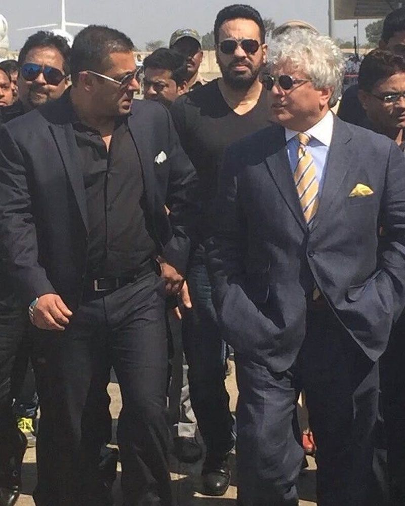 Salman Khan takes a break from Sultan to visit college and fly a plane in Gondia Salman Khan takes a break from Sultan to visit college and fly a plane in Gondia