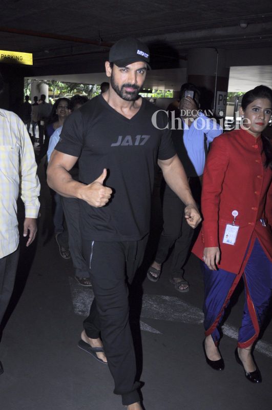 Snapped: Shahid, John and Kiran Rao surprisingly warm, while Sonam was in a hurry