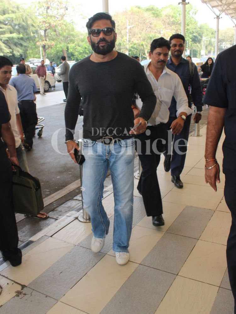 Ayushman, Abhishek, Sunil, Anil rock the fuzzy look at the airport