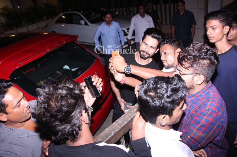 Snapped: Shahid, John and Kiran Rao surprisingly warm, while Sonam was in a hurry