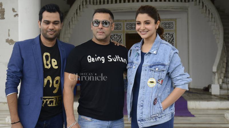 Salman Khan, Anushka Sharma and Ali Abbas Zafar celebrate Sultans success