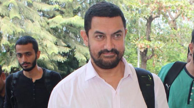 Aamir Khan and other Bollywood stars spotted at the Airport