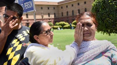 Sarabjit Singh’s sister Dalbir Kaur (C) consoles Kirpal Singh’s sister Jagir Kaur and nephew Ashwini Kumar at South block after their meeting with foreign ministry officials in New Delhi. (Photo: PTI)