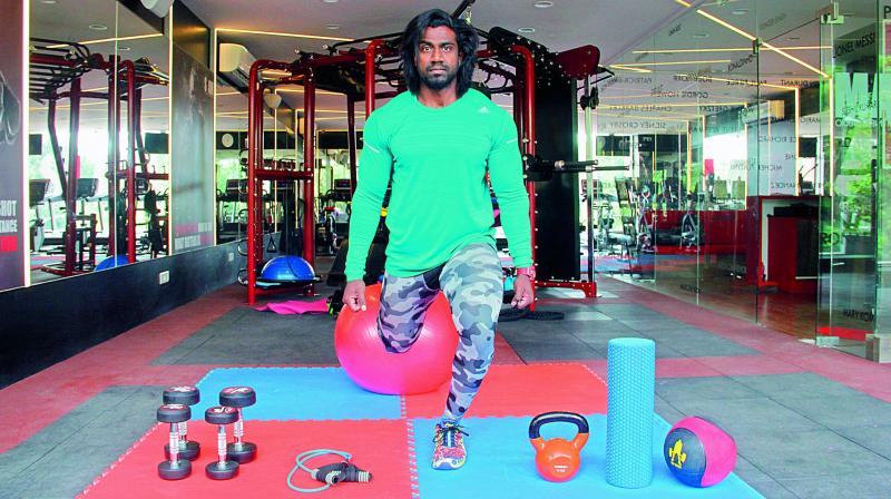 Bulgarian split squats (Photographer: N. Vajiravelu Location courtesy: SLam fitness, Chennai)