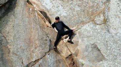 In this photo provided by Bob Isenberg, Michael Banks is stranded on a ledge some 80 feet off the ground on Morro Rock, e a landmark in Morro Bay. (Photo: AP) 