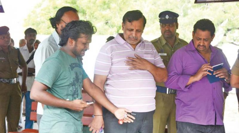 Family of the deceased techie at Nungambakkam railway station. (Photo: DC)