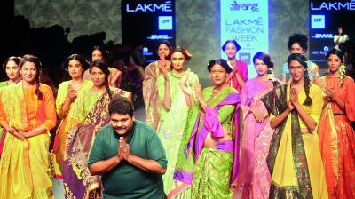 Gaurang Shah with models at LFW 2016