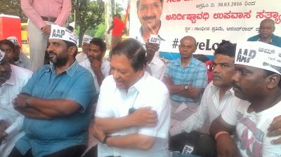 AAP members protest against the formation of Anti-Corruption Bureau in Bengaluru on Friday	—DC