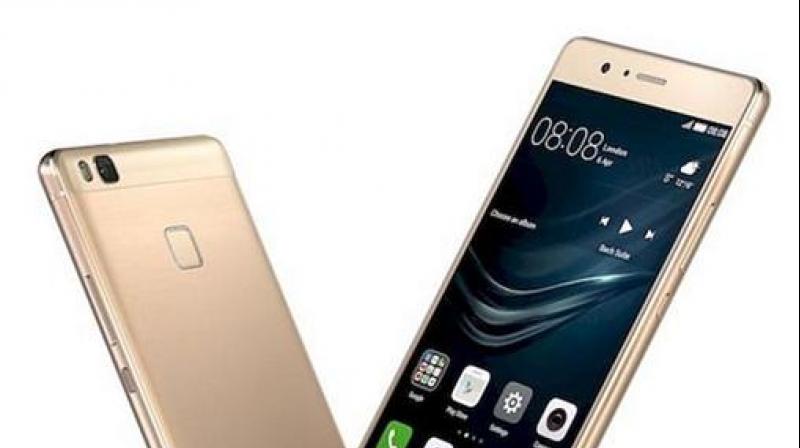 The device will be available in colors Ceramic white, haze gold, rose gold, silver and titanium grey. The device will be available in colors Ceramic white, haze gold, rose gold, silver and titanium grey.