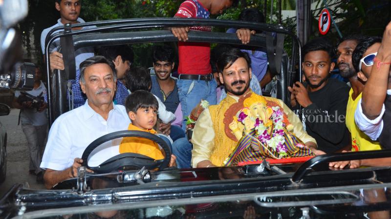 Vivek Oberoi, Rishi Kapoor, Dimple Kapadia bid farewell to Lord Ganesha