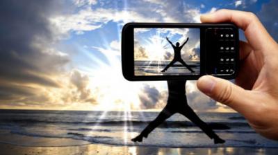 Modern day camera enthusiasts are gradually preferring smartphones over traditional digital cameras. 