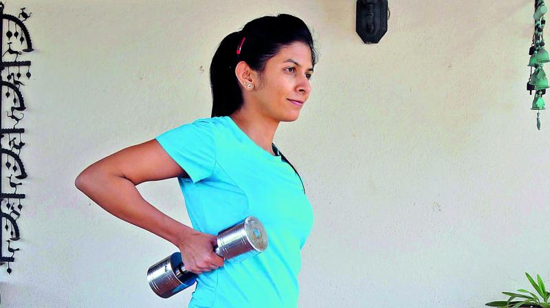 Neera shows some compound workout steps Neera shows some compound workout steps