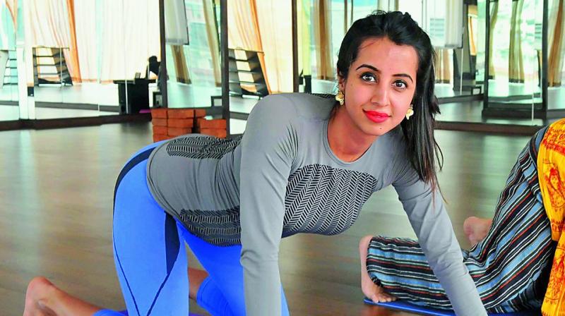 Sanjjanaa and Hosh show four steps to keep you fit.