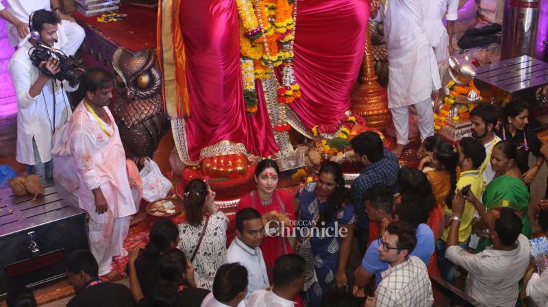Tamannaah Bhatia visits Lalbaugcha Raja to seek blessings