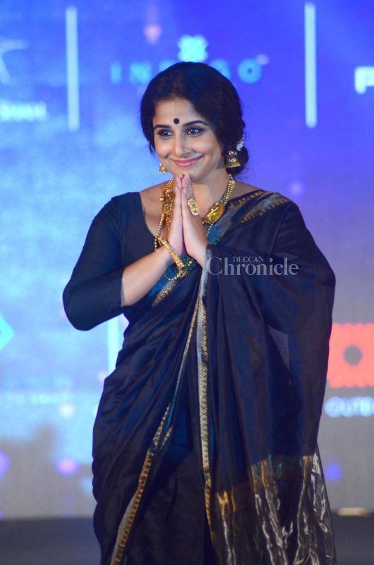 Vidya Balan and Sarah Jane Dias flaunt their ethnic side at IIJS