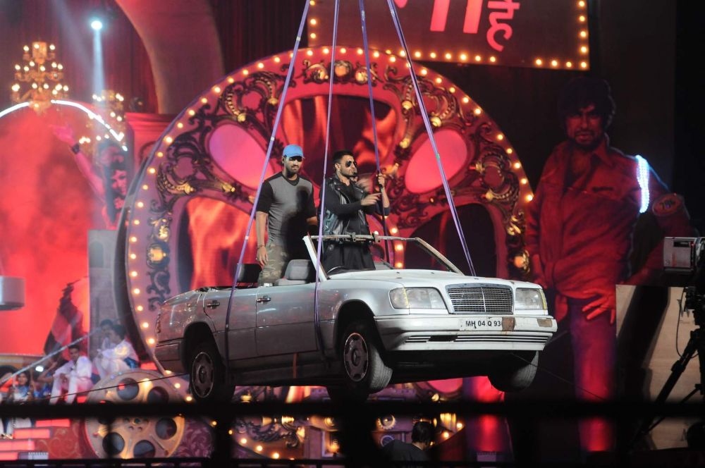 Ranveer Singh rehearses for his performance at an award show Ranveer Singh rehearses for his performance at an award show