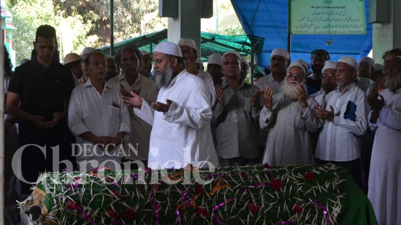 Razak Khan laid to rest in solemn ceremony Razak Khan laid to rest in solemn ceremony